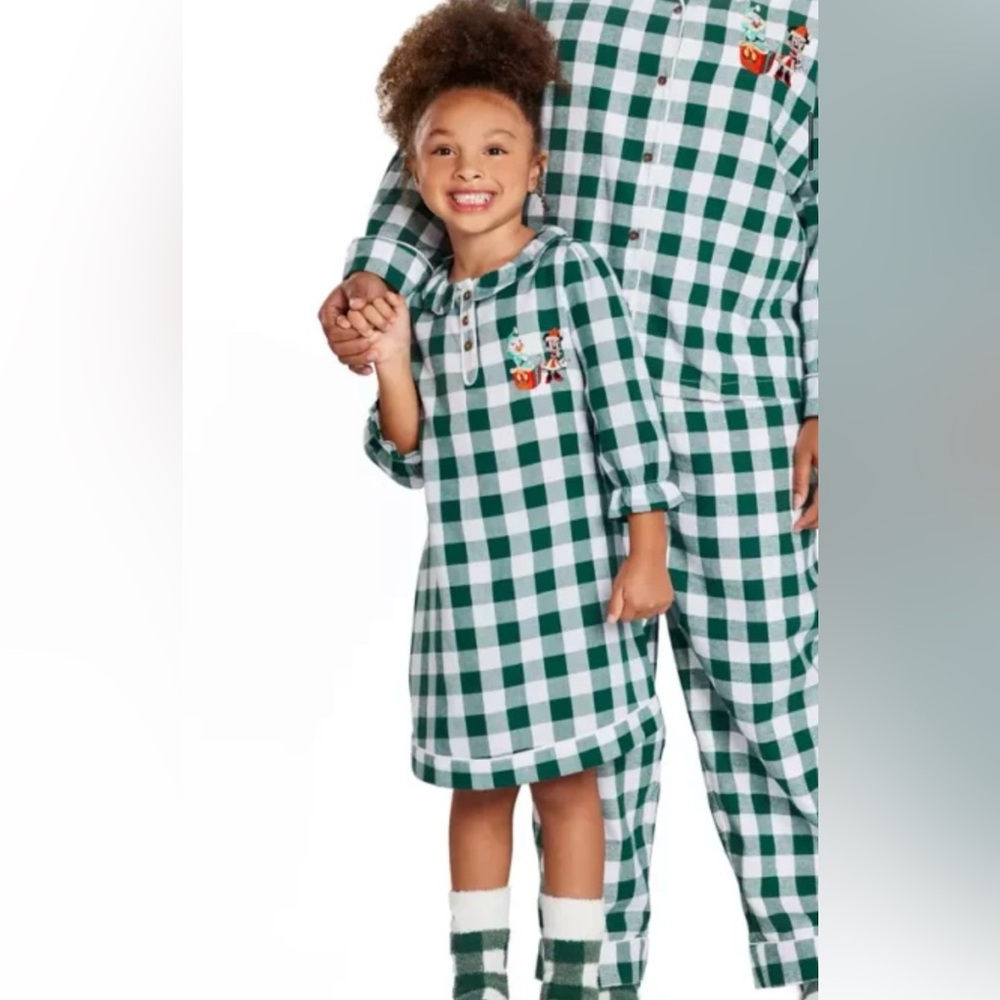 🎄Disney Minnie Mouse and Daisy holiday green plaid nightgown size 9/10 EUC!
